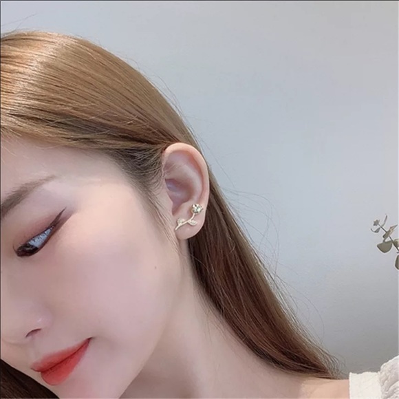 NEW 14k Gold Cute Rose Earrings - Picture 4 of 4